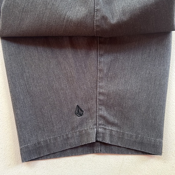 Volcom Shorts (33) - Picture 7 of 9